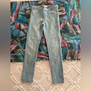 Levi’s Jeggings — slight stain on one knee Size 7